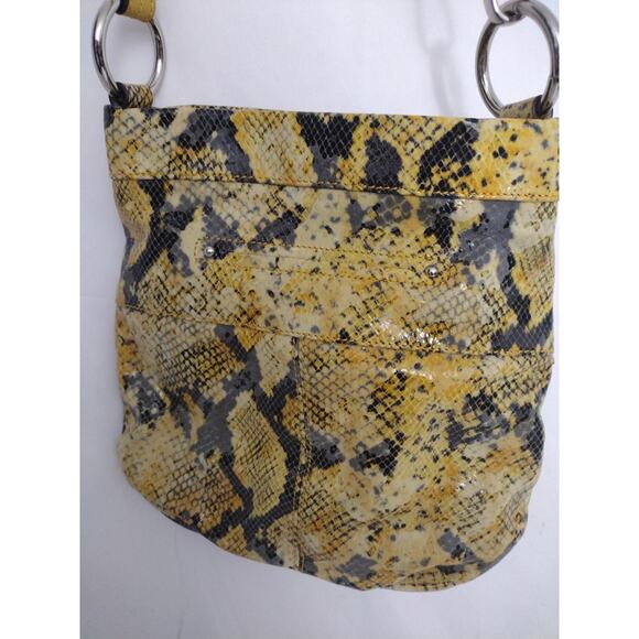B Makowsky Crossbody Bag Womens Yellow Snake Print Leather Studded Purse - Picture 3 of 8